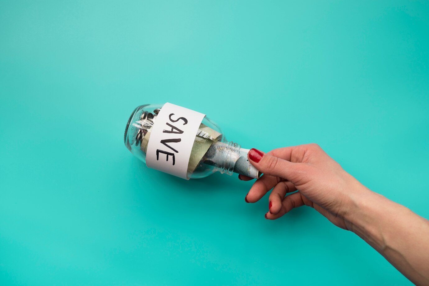Como o consumo consciente ajuda a guardar dinheiro?